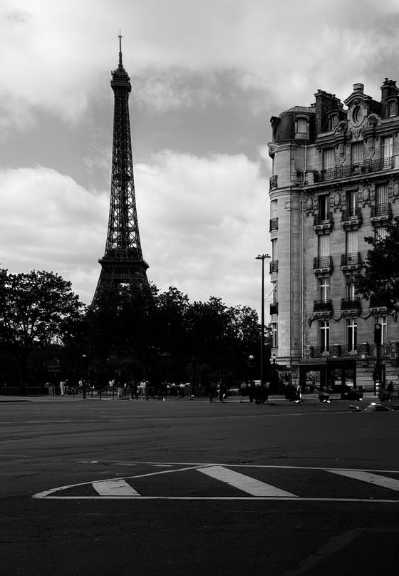 Turnul Eiffel se vedea în zare